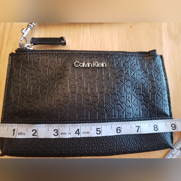 Calvin Klein wrist bag - Picture 3 of 6
